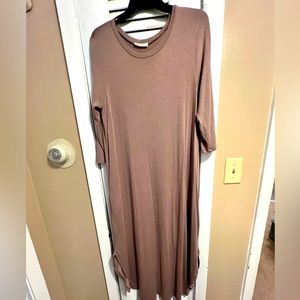 Ee-some below the knee boutique dress, brown color, great modest layering dress